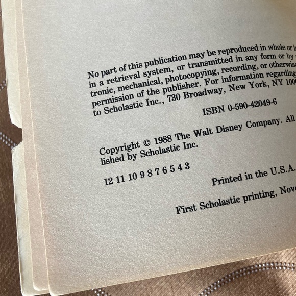 1988 Disney paperback “Oliver & Company” - Picture 4 of 5